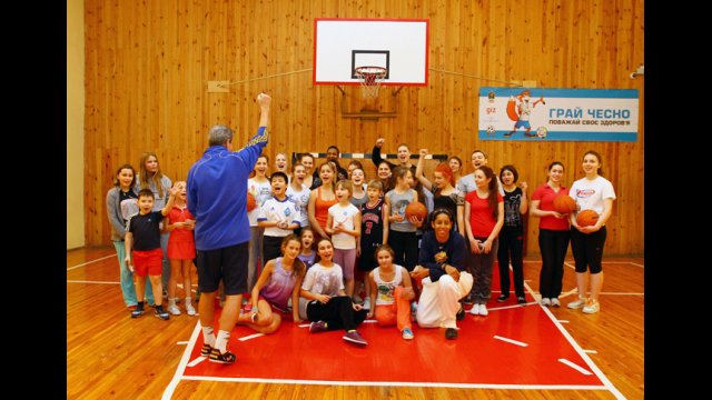 The group joins together after the medley of clinics for a photo with the Sports Envoys. 