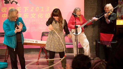 A performance by Marcy Marxer, Cathy Fink and Barbara Lamb in Chengdu, Sichuan.