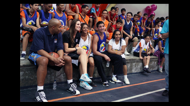 Darvin Ham, Kayte Christensen and Greivis Vasquez sit with clinic participants.