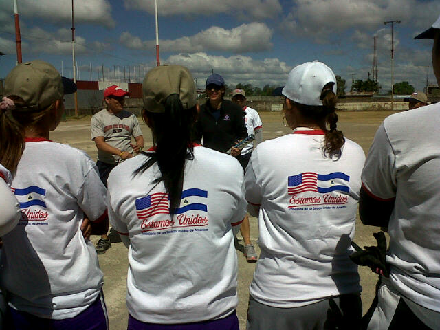 Jess Mendoza shares her expertise on batting with young Nicaraguan players.