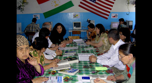 Evaluators and Global Connections and Exchanges Participants: Evaluators speak with Tajiki participants of the Global Connections and Exchanges programs.