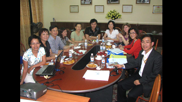 Evaluation team and SUSI-Scholars Exchange participants: Evaluation team members and participants of the SUSI-Scholars Exchange Program during a focus group interview in Vietnam.
