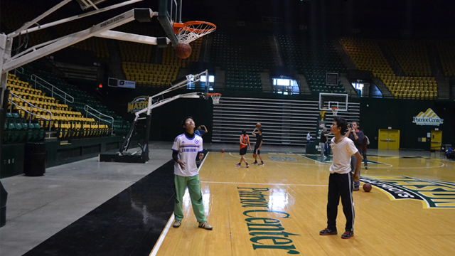 The group shoots hoops at George Mason University’s Patriot Center.