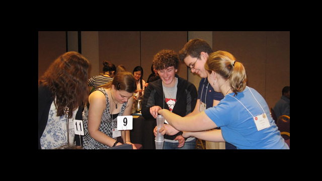 YES Abroad applicants work together during the “Build a Tower” group exercise.