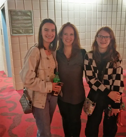 Image of Sara with her host mother and sister