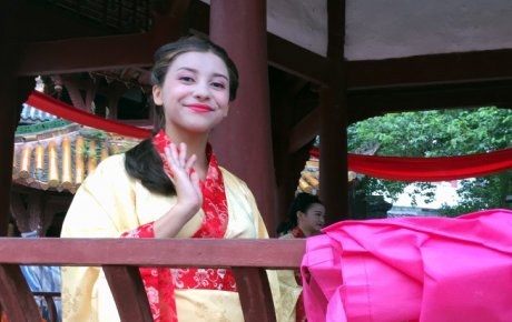 Girl in kimono outfit smiling and waiving