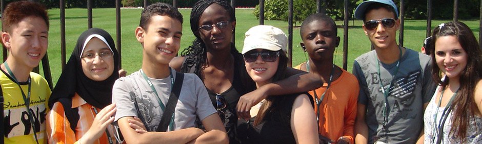 Photo of group of students standing in front of the White House