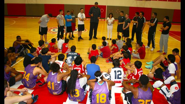 “You are the leaders of tomorrow and education is your main goal,” Gheorghe Muresan told the over 200 participants at three clinics, organized in Adana and Mersin