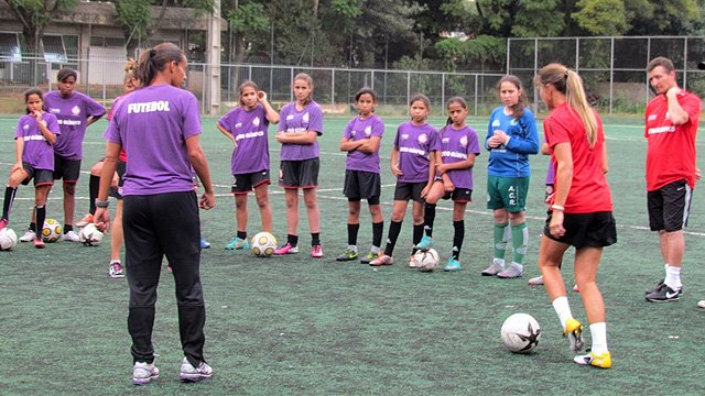 Players on a girls under-13 team take part in a clinic with the envoys, followed by a Q&amp;A session on the differences and similarities in American and Brazilian sports programs.