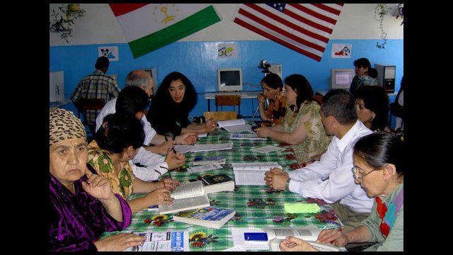 Evaluators and Global Connections and Exchanges Participants: Evaluators speak with Tajiki participants of the Global Connections and Exchanges programs.