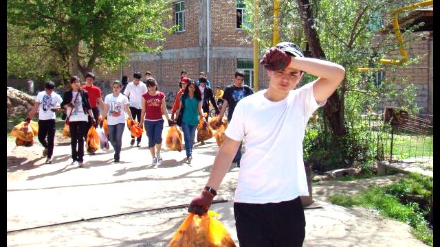 Third place photo winner: &quot;Let&#039;s clean it up!&quot;
