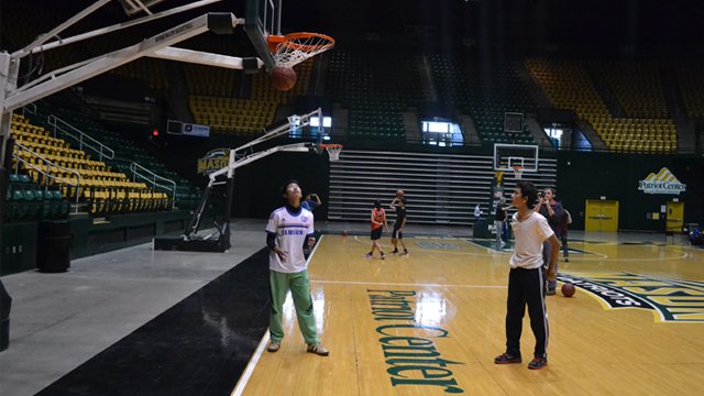 The group shoots hoops at George Mason University’s Patriot Center.