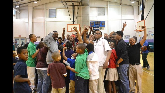 The South African coaches celebrate basketball with young people in Nashville, Tennessee.