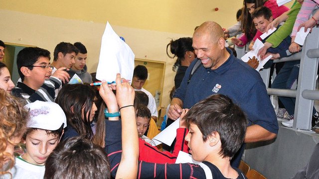 Former NBA star Tracy Murray signs autographs in Athens, Greece.