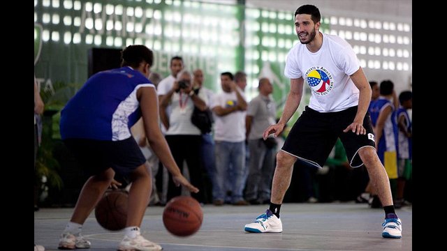 Dribble time with Greivis Vasquez.