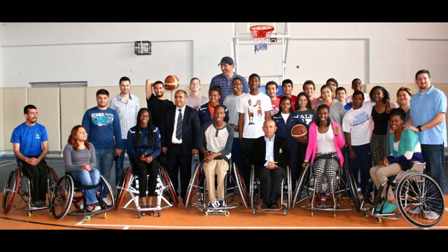 In Adana, the SportsUnited group practiced with and talked to basketball players with disabilities, with the goal of increasing the students&#039; awareness of the challenges they face and their determination to overcome them