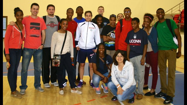 SportsUnited Turkey-Armenia exchange alumna, Eda Cula (in the middle, in white), currently a professional player in Turkey, hosted the group at her league game in Adana