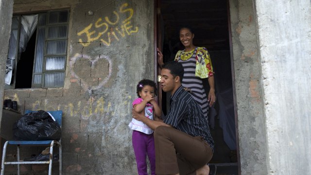 Man picks up his baby niece