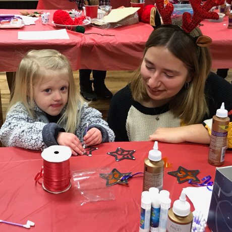 Paulina Hess volunteering with child