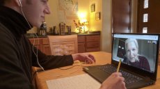 guy chatting with woman on laptop